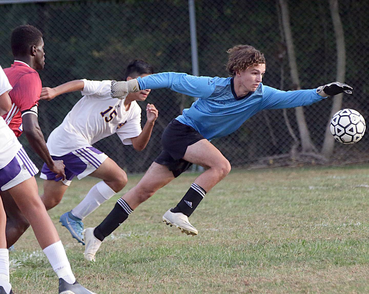 Streator keeeper Noah Camp reaches out to defend the goal against Mendota on Monday, Sept. 13, 2021, in Streator.