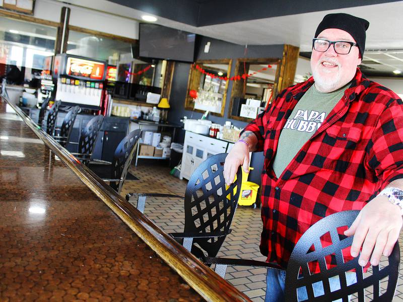 Savanna ‘Papa’ thriving in first year as restaurant owner