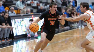 Wheaton Warrenville South rides dominating first half to win at St. Charles East in DuKane Conference opener