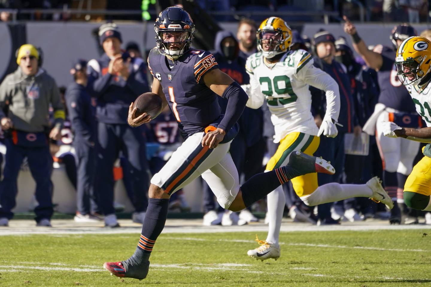 Chicago Bears quarterback Justin Fields runs for a touchdown during the first half against the Green Bay Packers, Sunday, Dec. 4, 2022, in Chicago.