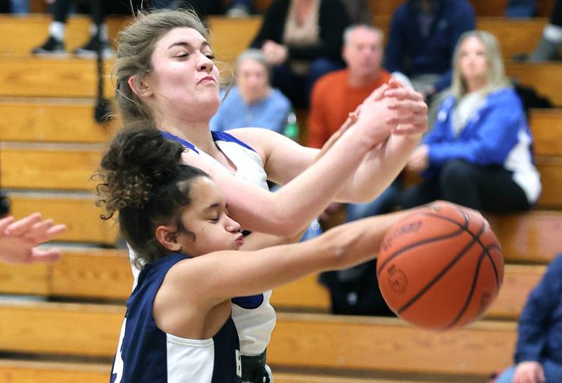 Harvest Christian's Daphne Brown and Hinckley-Big Rock's Kylee Hellebrand go after a rebound during their game Monday, Dec. 19, 2022, at Hinckley-Big Rock High School.