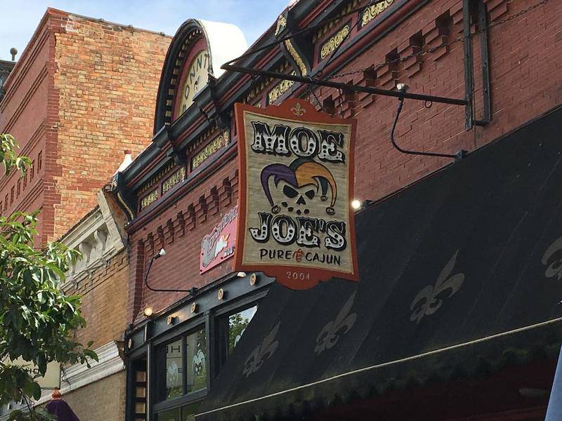 Lawsuit Plainfield Moe Joe's failed to intervene in beer bottle attack