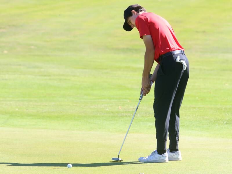 Ottawa's Chandler Creedon puts on the 12th hole during the Class 2A Regional golf meet on Wednesday, Oct. 2, 2024 at Senicas Oak Ridge Golf Club in La Salle.