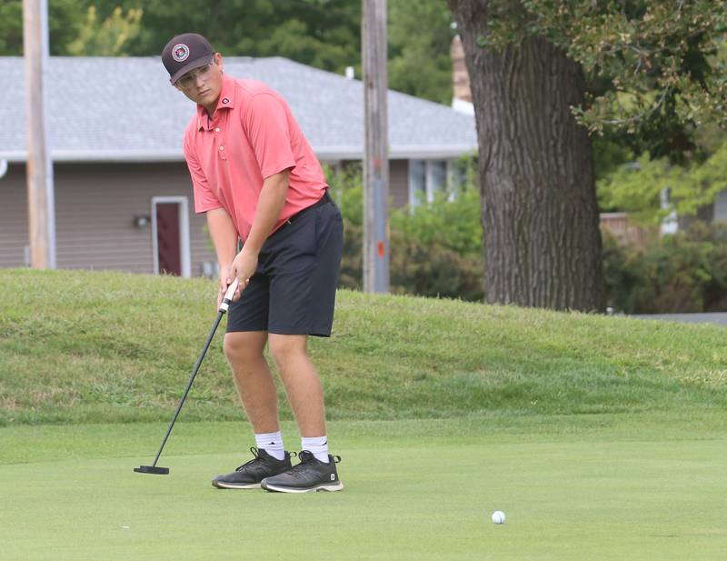 Ottawa's James Threadgill, puts on the one hole during the Streator Bulldog Invitational on Monday, Aug. 25, 2025 at Eastwood Golf Course in Streator.
