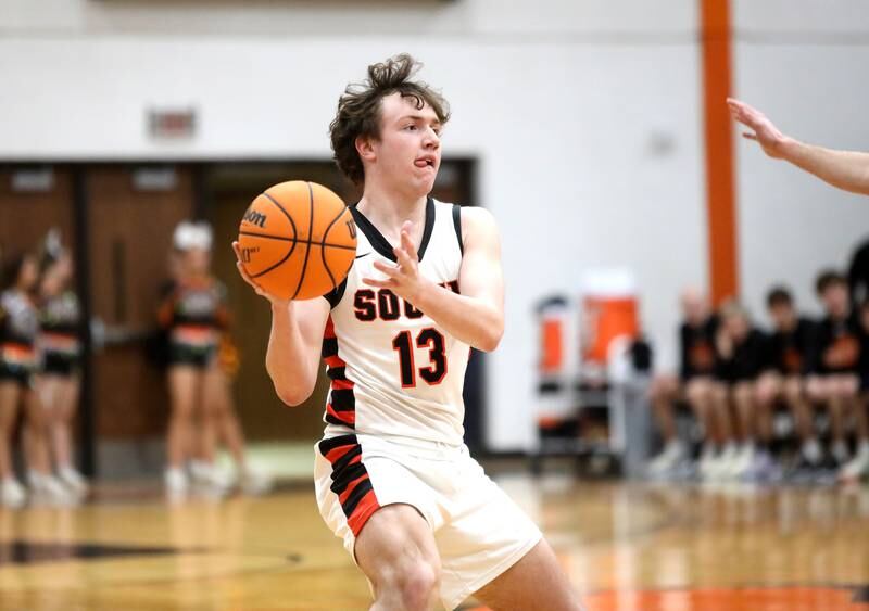 Wheaton Warrenville South's Quentin Oker passes the ball during a game against Batavia on Friday, Feb. 14, 2025 in Wheaton.