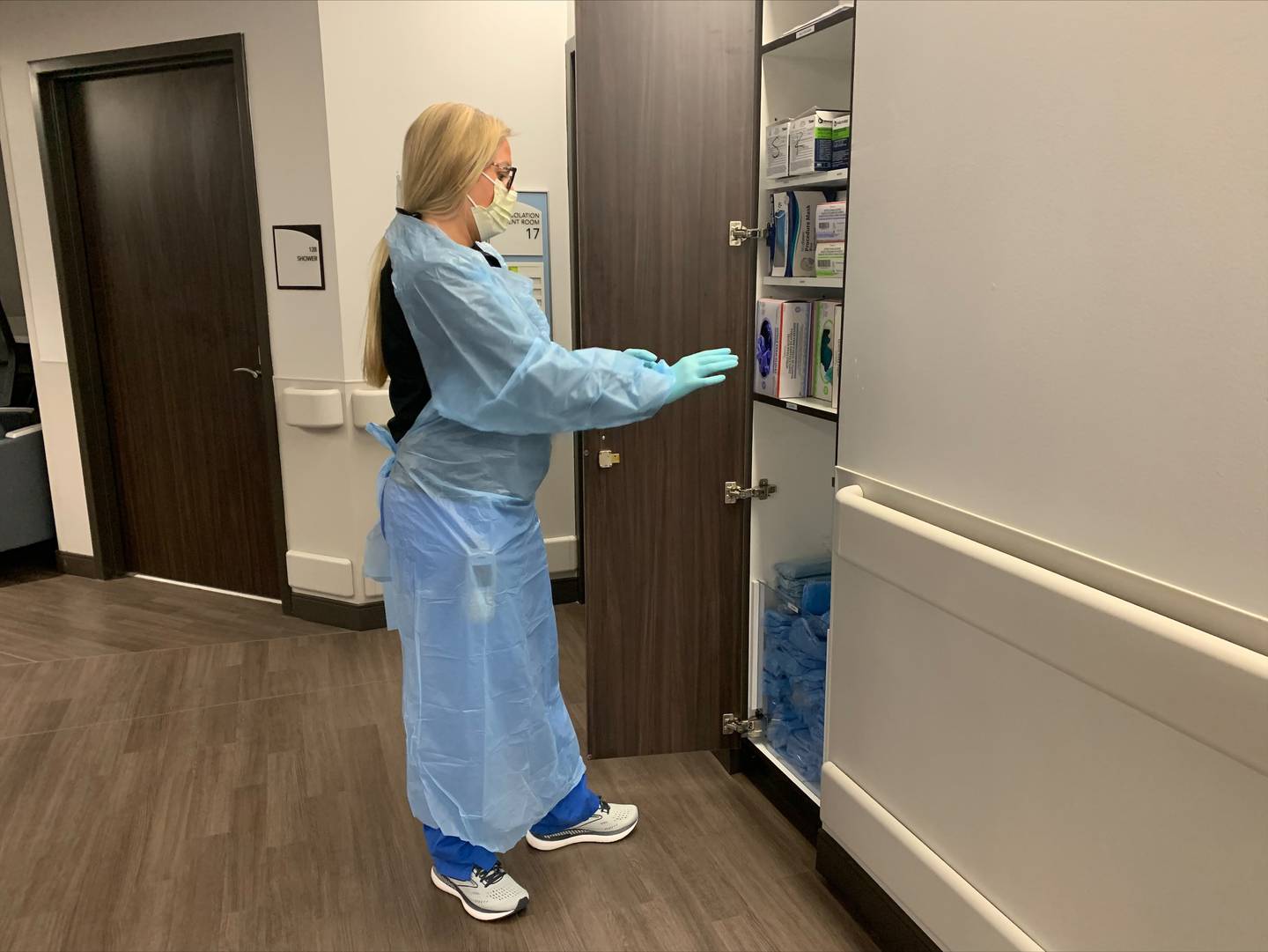 Jillian Evans, RN, a nurse at Northwestern Medicine McHenry Hospital, prepares to enter the room of a patient on Dec. 13, 2021.