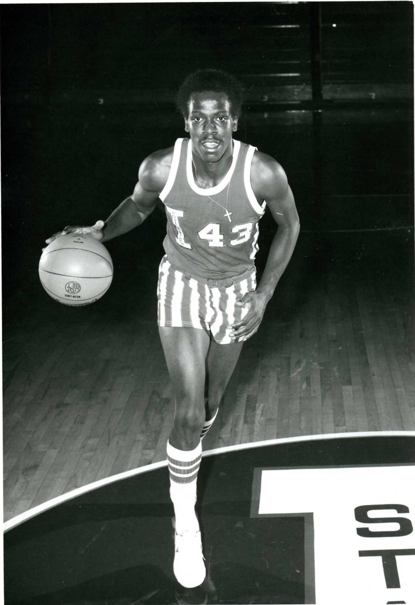 Roger Powell Sr. , who passed away on Saturday, March 21, was a Parade All-American at Joliet Central, setting the school’s all-time scoring record which still stands today with 2,200 career points. He went on to score 1,306 points at ISU, 20th all-time.