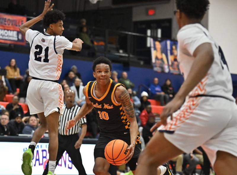 Joliet West's Zion Gross (10) drives to the basket during a conference game against Romeoville on Friday, Feb. 07, 2025, at Romeoville.