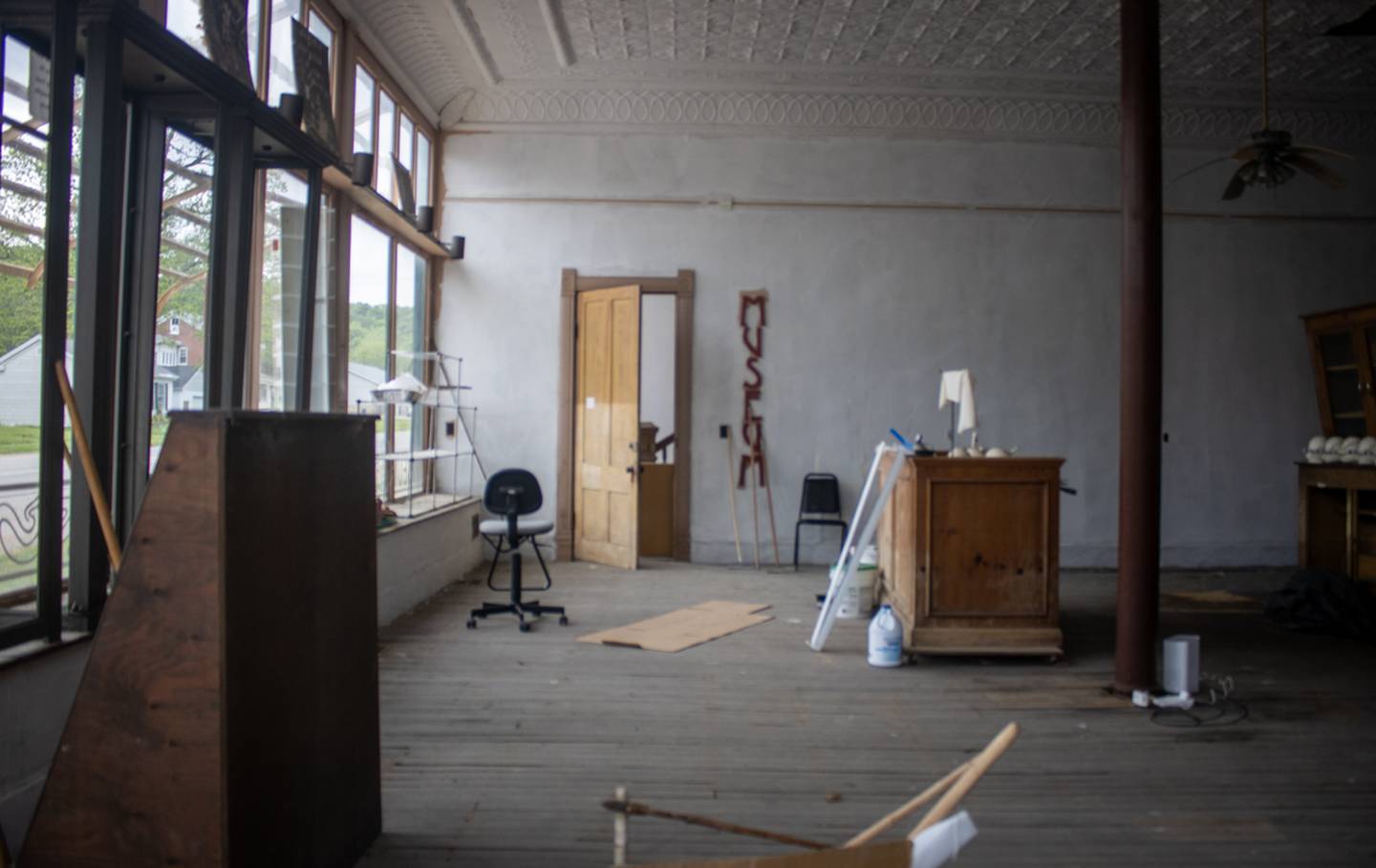 The inside of the Center for American Archeology sits mostly empty aside from a few pieces of furniture and a sign that says “MUSEUM.” The Center is closed while it waits for FEMA grants to be reinstated.