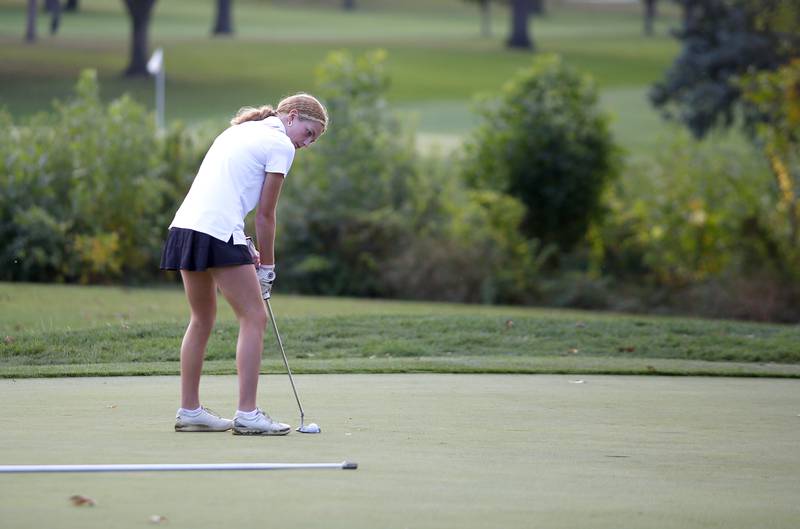 Wheaton Warrenville South’s Brooklyn Calabrese putts during the Class 2A Waubonsie Valley Girls Golf Sectional on Monday, Oct. 6, 2025 at Springbrook Golf Course in Naperville.
