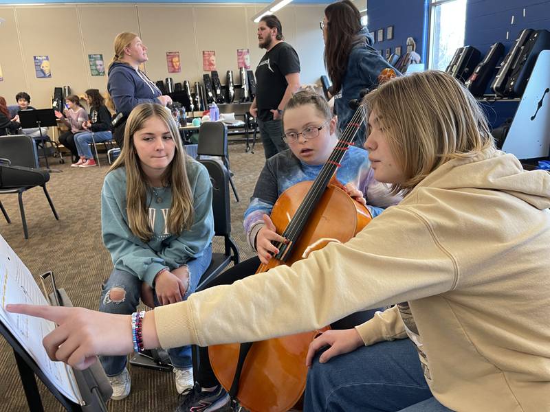 From left to right, Julia Morrow, Grace Durante and Grace Sebastian practice music on Friday, Jan. 13, 2023, at Creekside Middle School, as part of the United Sound program. United Sound is geared toward removing social barriers through music. At Creekside, it provides students in special education the opportunity to learn how to play while receiving social interaction.