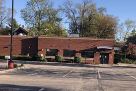 Applebee’s in McHenry had health department complaints before recent closing, now listed for rent