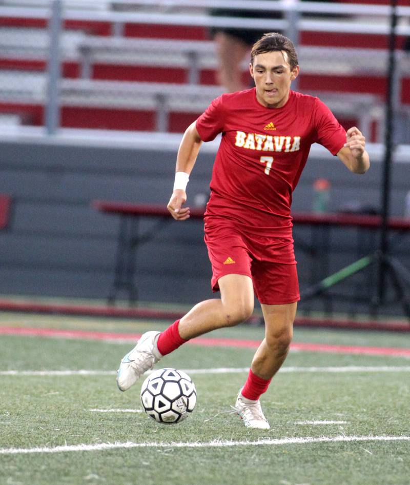 Batavia’s Max Simmons controls the ball during a home game against Oswego on Thursday, Sept. 7, 2023.