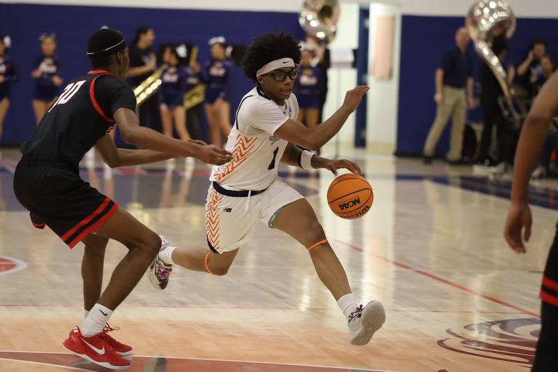 Romeoville's Daylyn Porter drives to the paint against Bolingbrook on Tuesday, Dec. 2, 2025 in Romeoville.