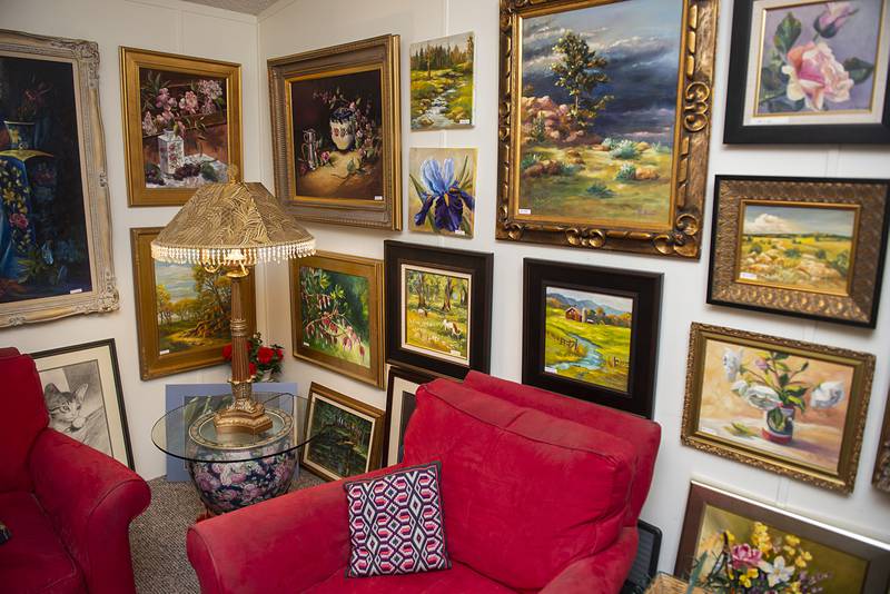 Garcia’s subject matters range from flowers to portraits to landscapes to still life.