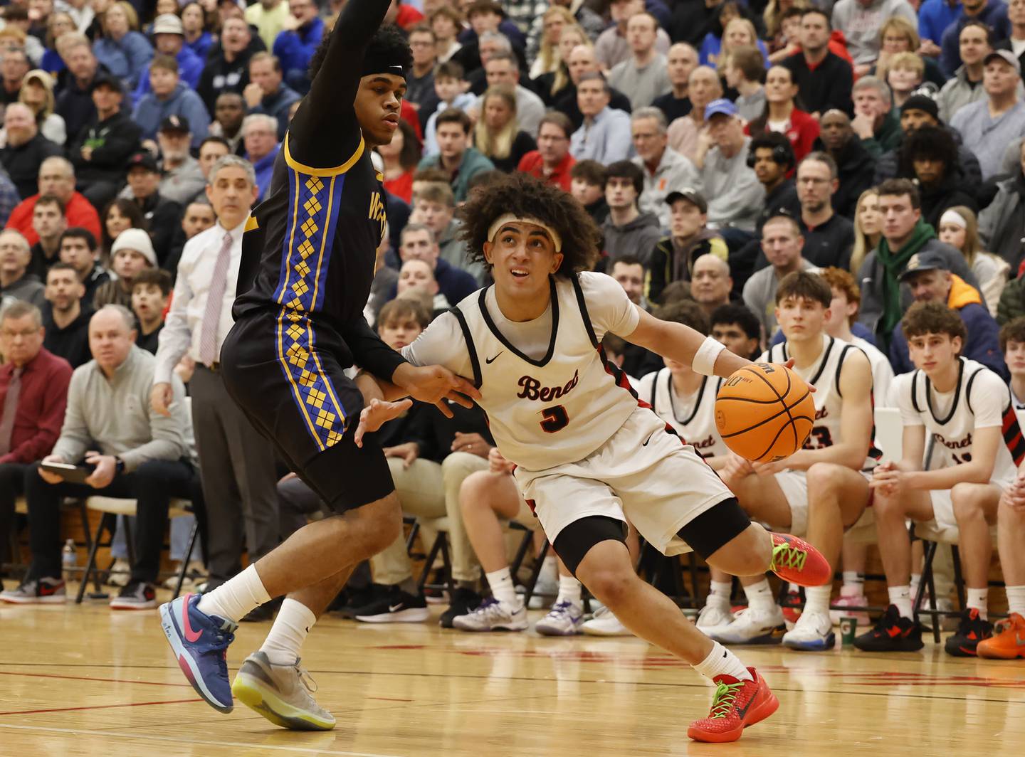 Benet's Jayden Wright (3) drives to the basket during the When Sides Collide Shootout basketball tournament between Benet Academy and Warren Township high schools on Saturday, Jan. 24, 2026 in Lisle, IL.