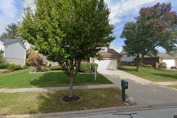 Single-family home sells for $605,000 in Woodridge