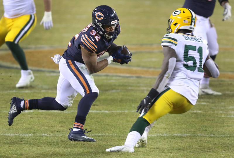 Chicago Bears running back David Montgomery (32) tries to get around Green Bay Packers inside linebacker Krys Barnes (51) during their game Sunday at Soldier Field in Chicago.