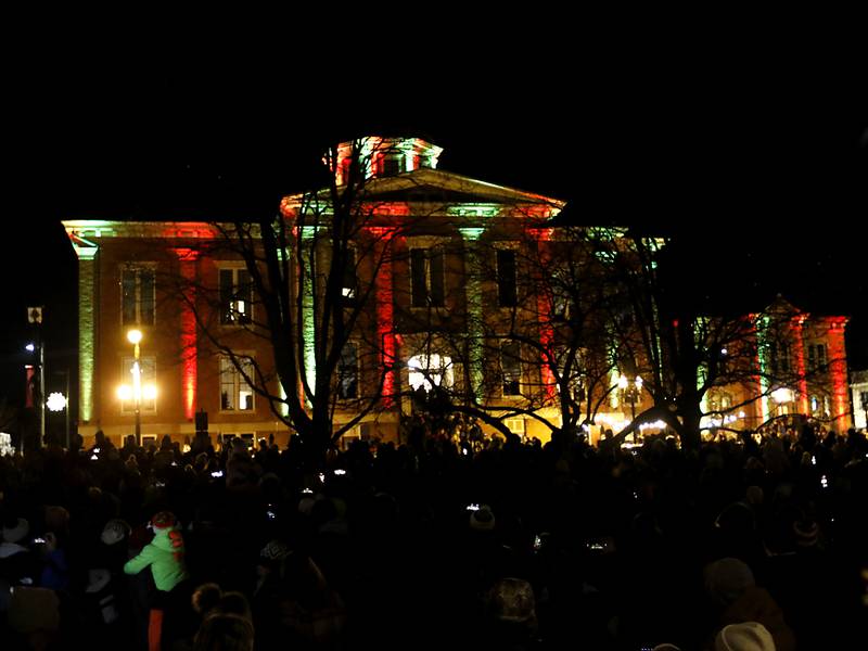 Woodstock to turn Square red in memory of fallen firefighters
