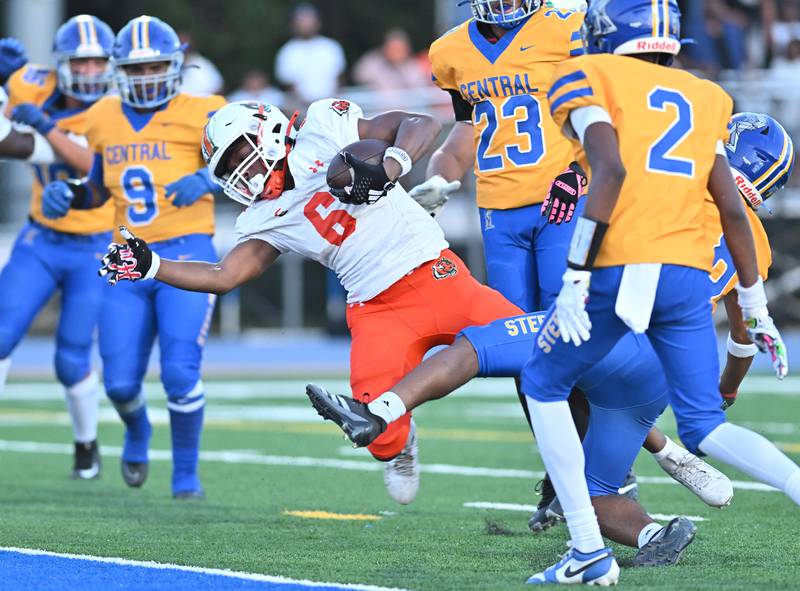 Plainfield East's David Croom (6) drives for a touchdown during the conference game against Joliet Central on Friday, SEP. 12, 2025, at Joliet.