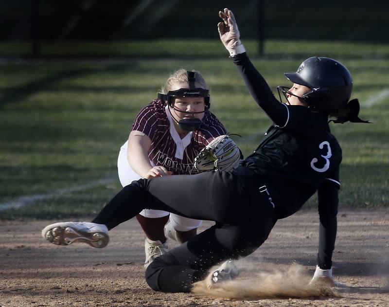 Prairie Ridge's Bella Moore tags out Huntley's Alyssa Bonner as Bonner tries to get a triple during Fox Valley Conference softball game on Monday, April 14, 2025, at Prairie Ridge High School in Crystal Lake.