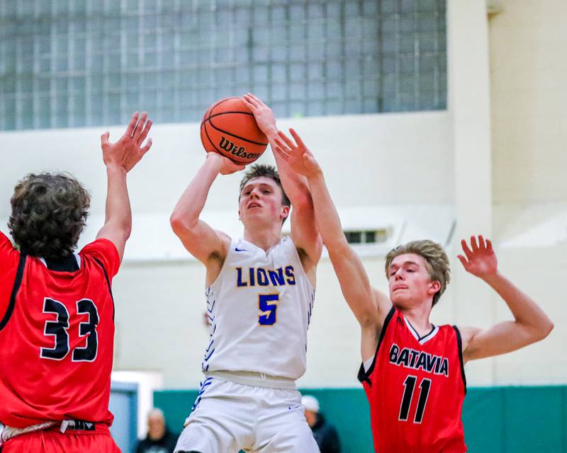 Lyons Jackson Niego (5) shoots a jump shot during the Jack Tosh Holiday Classic basketball game between Lyons at Batavia.  Dec 26, 2022.