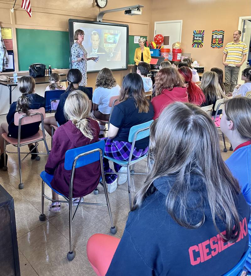 Dalzell Grade School hosted Judges Karen Eiten and Michelle Vescogni from the 13th Judicial Circuit Court in Ottawa for a presentation on internet safety and consequences.