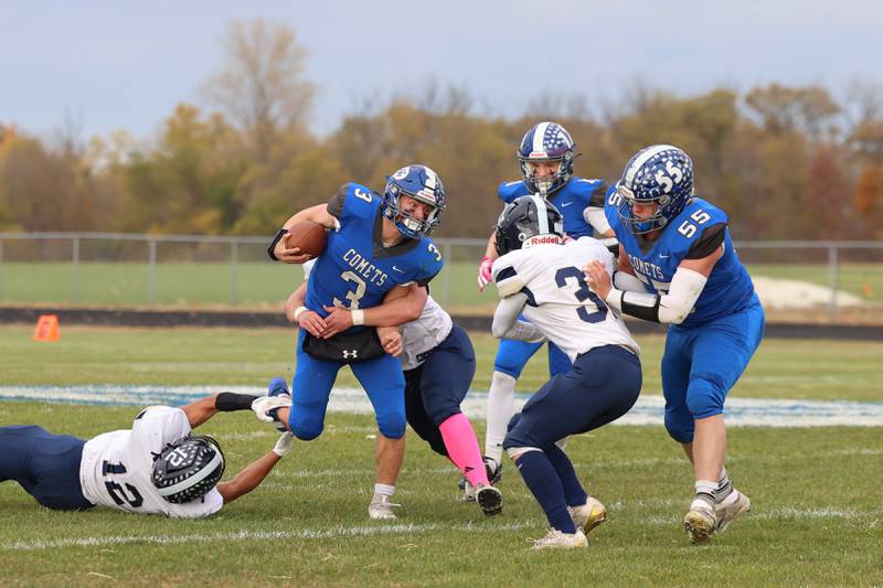 Clifton Central's Evan Cox runs through tackles during the Comets' 24-6 victory over Knoxville in the Class 1A first-round playoff game on Saturday, Nov. 1, 2025.