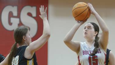 Pippa Dunnill helps shoot Herscher past Streator