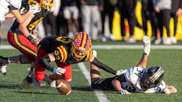 Andrew Culotta’s two turnovers help Batavia hold off surging Glenbard North in Class 7A quarterfinal