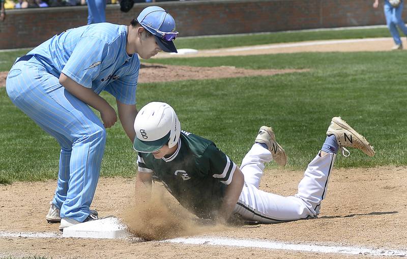Marquette 1st baseman Sam Mitre applies a late tag to St Bede’s John Brady during a pickoff attempt on Saturday, May 20, 2023 at Masinelli Field in Ottawa.