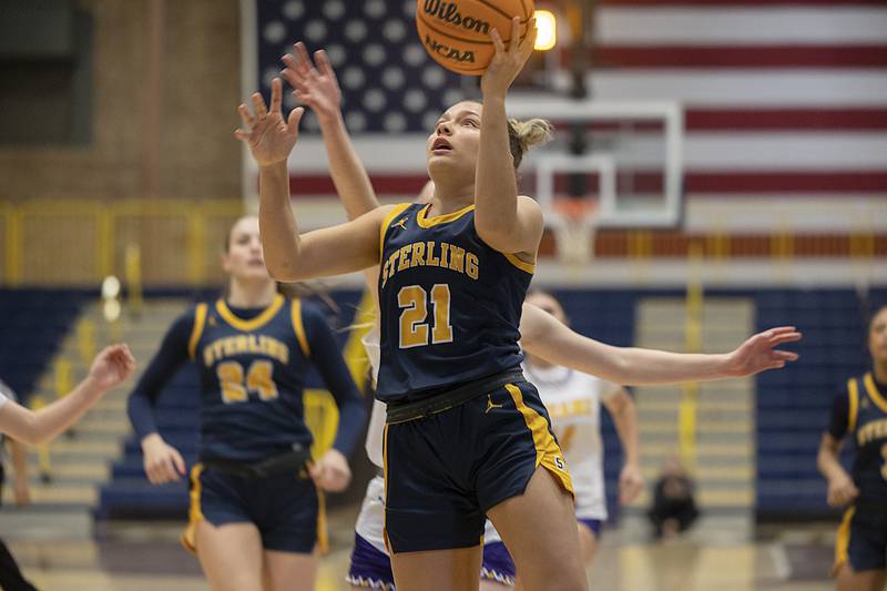 Sterling’s Jae James scores right off the opening tip-off against Hononegah Saturday, Dec. 21, 2024, during the Sterling Shootout.