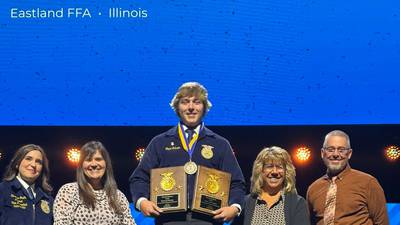 2 Illinois FFA members win prestigious American Star awards