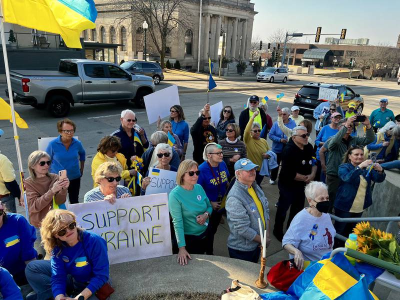 A crowd gathers along Dixon's Peoria Avenue during a vigil in support of Ukraine on March 13, 2025.