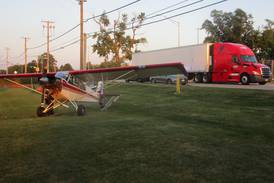 Plane makes emergency landing on Joliet golf course