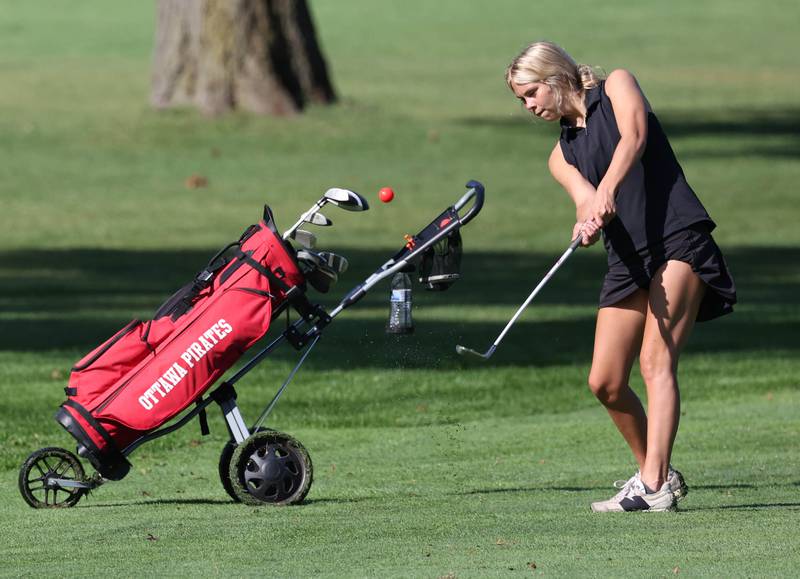 Ottawa’s Skylar Nodland hits a shot from the second fairway Tuesday, Sept. 23, 2025, during the Interstate 8 girls golf meet at the Sycamore Golf Club.