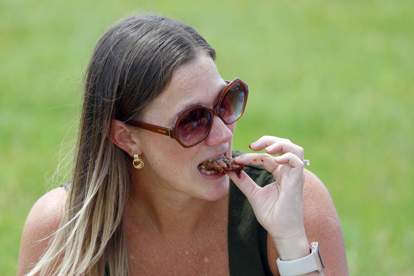 Allison Teliszczak of Woodstock snacks on a BBQ rib during Lake in the Hills Rockin’ Rotary Ribfest Saturday, July 12, 2025 in Lake in the Hills.